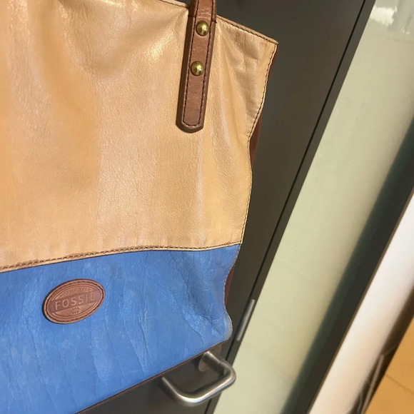 Fossil vintage mid size bag in excellent condition aside  from small…. - Picture 3 of 9